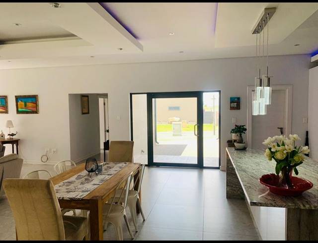 5 BEDROOM HOUSE FOR SALE IN HERON BANKS GOLF ESTATE